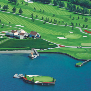 Floating green at the Coeur d'Alene Resort Floating green at the Coeur d'Alene Resort