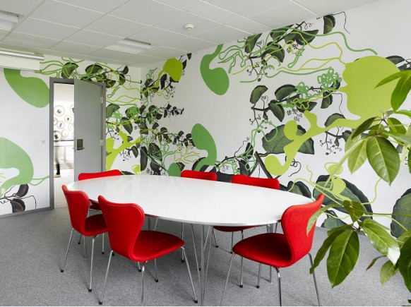 colorful-conference-room-582x435.jpg