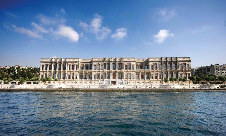 ciraganpk-Palace-Kempinski_ourside.jpg