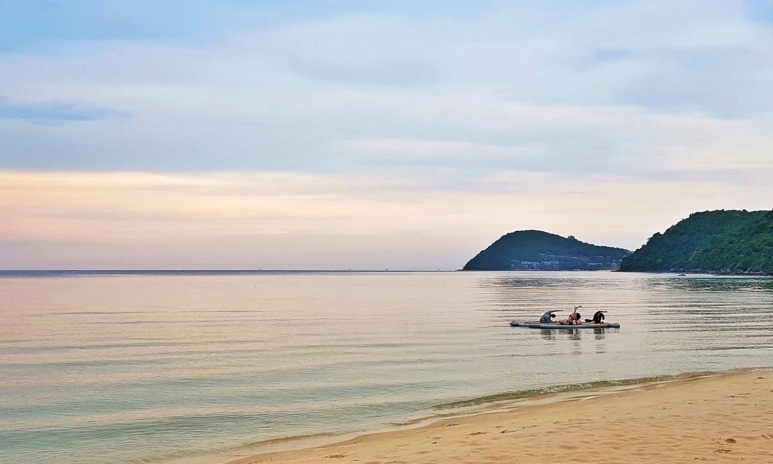 Phu Quoc Beach SUP Yoga 1.jpg